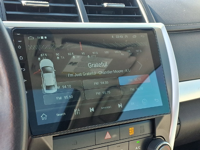 Used 2015 Toyota Camry SE w/ Moonroof Package FWD image 16