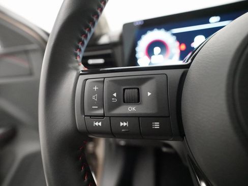 Certified 2025 Nissan Kicks SR image 17