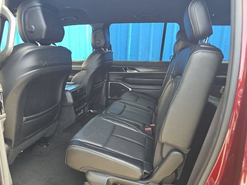 Used 2024 Jeep Wagoneer Series II w/ Flexible Seating Group RWD image 9