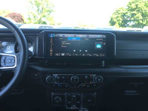 Used 2024 Jeep Wrangler High Altitude AWD/4WD image 22