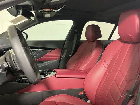 Certified 2025 BMW 530i w/ Premium Package image 23