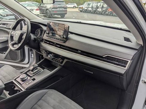 Used 2024 Mitsubishi Outlander SE image 17