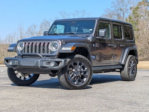 Used 2025 Jeep Wrangler Backcountry image 4