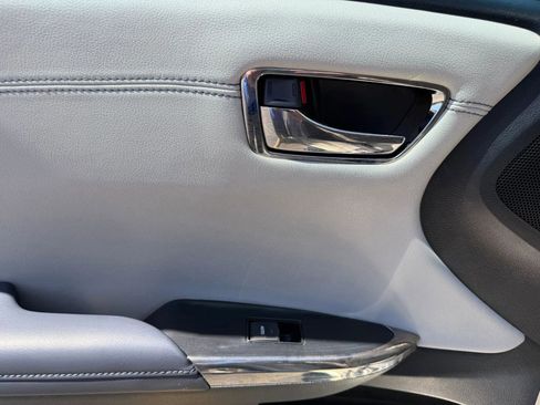 Used 2013 Toyota Avalon Limited FWD image 32