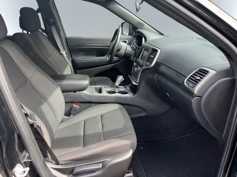 Used 2021 Jeep Grand Cherokee Laredo image 20