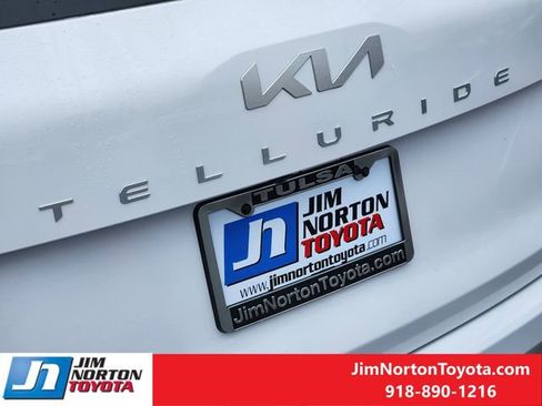 Used 2025 Kia Telluride EX image 11