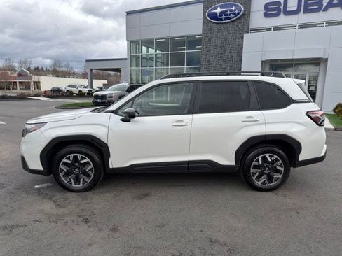 Used 2025 Subaru Forester Premium AWD/4WD image 10