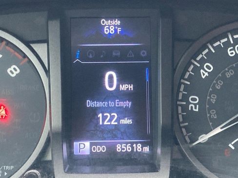 Used 2018 Toyota Tacoma TRD Sport w/ Technology Package image 14