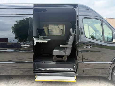 Used 2020 Mercedes-Benz Sprinter 2500 image 14