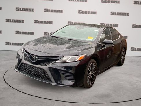 Used 2019 Toyota Camry SE image 1