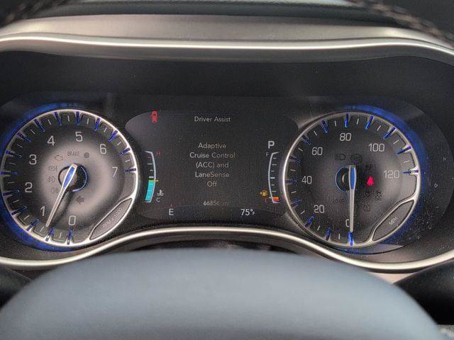 Certified 2023 Chrysler Pacifica Touring-L FWD image 11