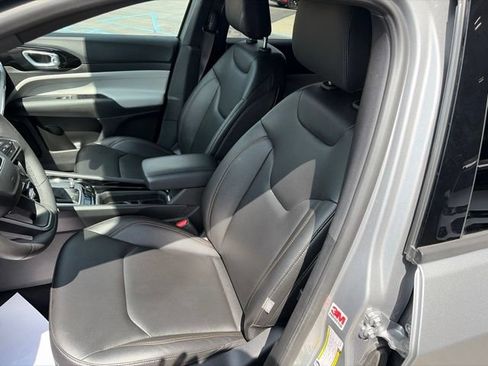 Used 2024 Jeep Compass Limited AWD/4WD image 8