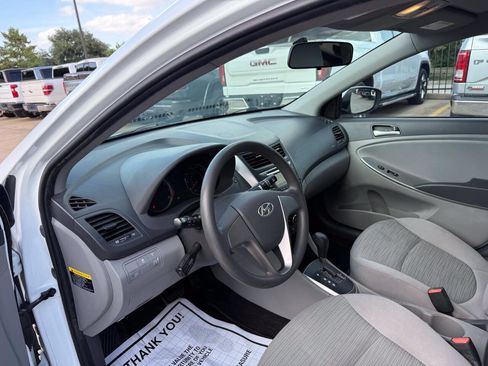 Used 2017 Hyundai Accent SE FWD image 6