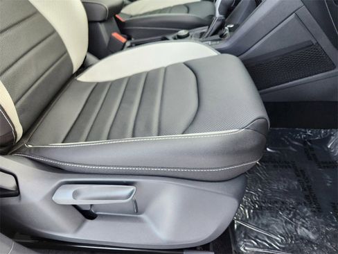 New 2025 Volkswagen Taos SEL image 26