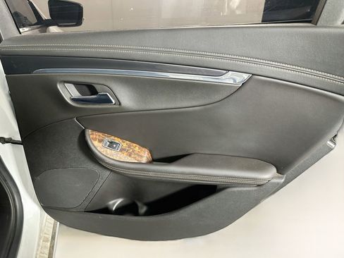 Used 2015 Chevrolet Impala LTZ FWD image 28