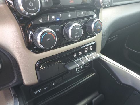Used 2019 RAM 1500 Laramie RWD image 22