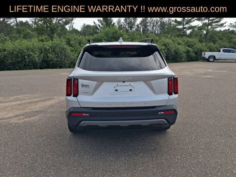 Used 2022 Kia Sorento S w/ Panoramic Sunroof Package AWD/4WD image 7
