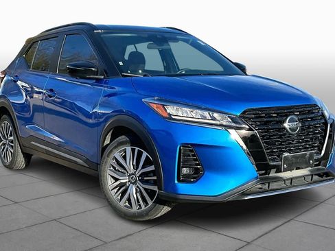 Used 2021 Nissan Kicks SR image 3