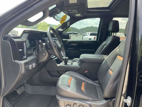 Used 2023 GMC Sierra 1500 AT4 w/ Technology Package AWD/4WD image 4