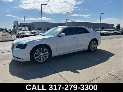 Used 2018 Chrysler 300 Touring w/ Chrome Appearance Package RWD image 5