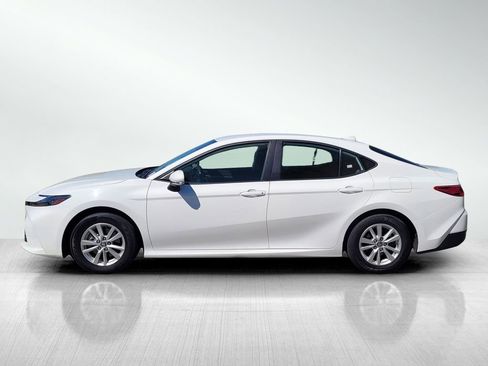 Used 2025 Toyota Camry LE image 7