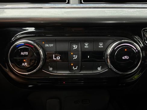 Used 2025 Chevrolet Trax LT w/ LT Convenience Package FWD image 25