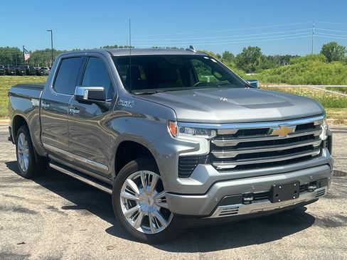 Used 2025 Chevrolet Silverado 1500 High Country AWD/4WD image 5