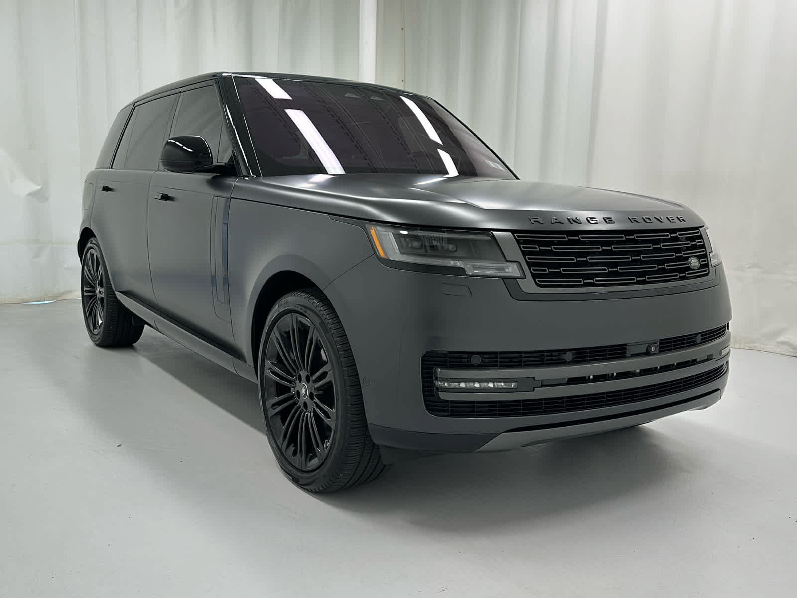 Used 2023 Land Rover Range Rover Long Wheelbase SE AWD/4WD image 1