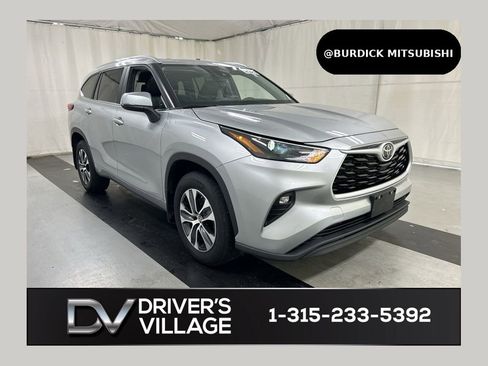 Used 2023 Toyota Highlander XLE AWD/4WD image 1
