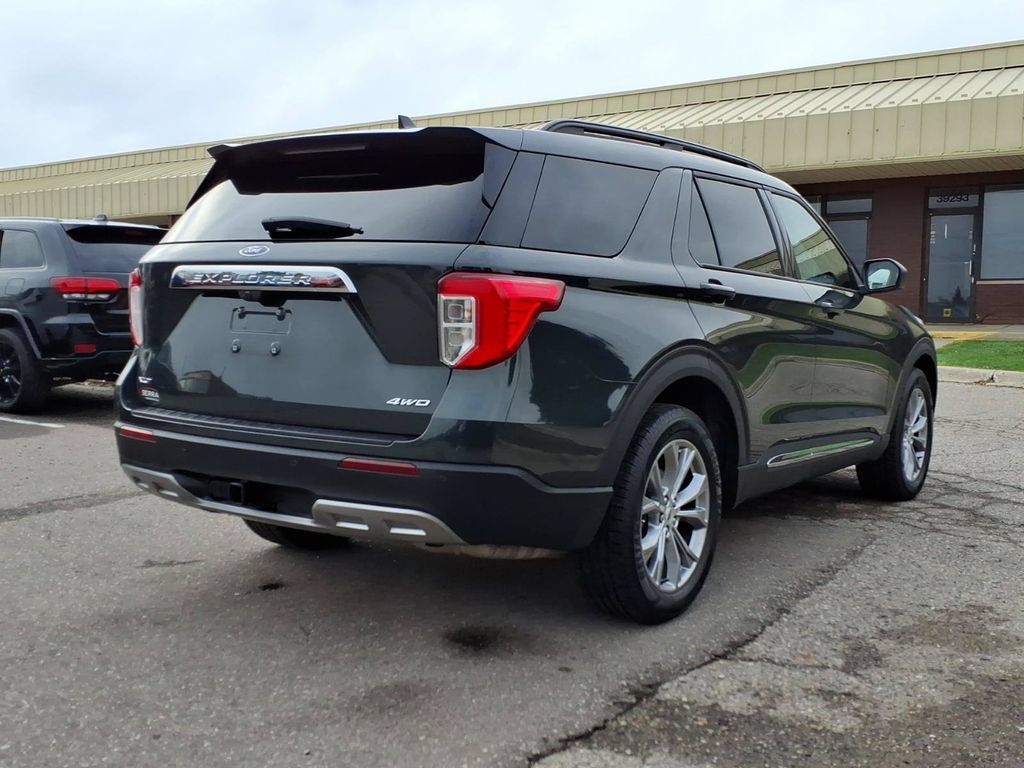 Used 2023 Ford Explorer XLT w/ Equipment Group 202A AWD/4WD image 5