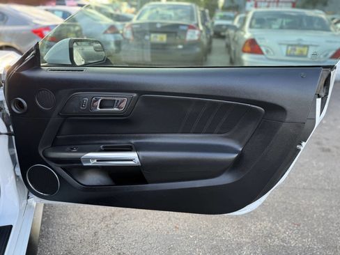 Used 2016 Ford Mustang Premium image 31