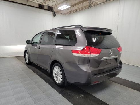 Used 2014 Toyota Sienna XLE image 4