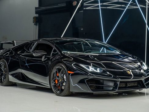 Used 2019 Lamborghini Huracan LP 580-2 image 1
