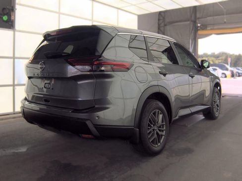 Used 2024 Nissan Rogue S FWD image 3