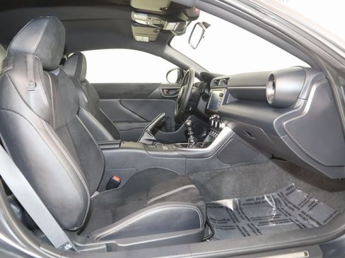 Used 2024 Toyota GR86 Premium image 11