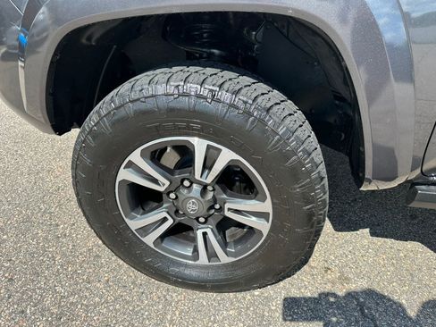 Used 2019 Toyota Tacoma TRD Sport w/ Technology Package AWD/4WD image 34