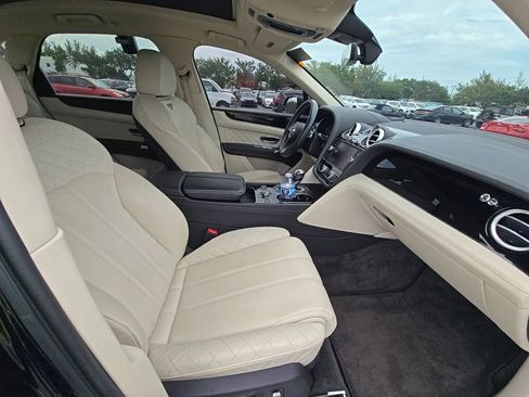 Used 2019 Bentley Bentayga AWD/4WD image 12