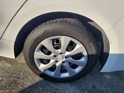 Used 2024 Toyota Corolla LE FWD image 5