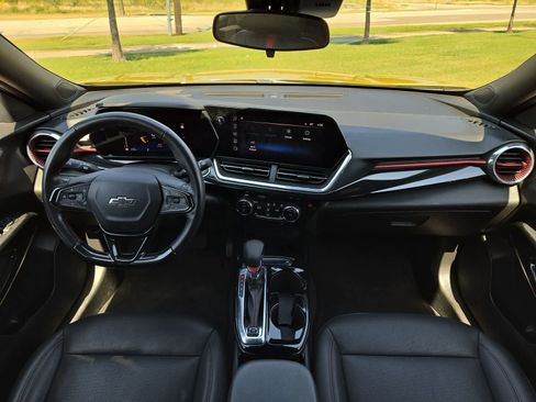 Used 2024 Chevrolet Trax RS w/ Sunroof Package FWD image 13