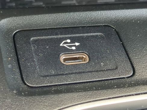 Used 2024 Mercedes-Benz EQB 300 4MATIC image 10