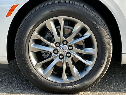 Certified 2024 Buick Enclave Avenir FWD image 39