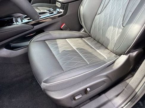 Used 2023 Buick Envision Avenir FWD image 12