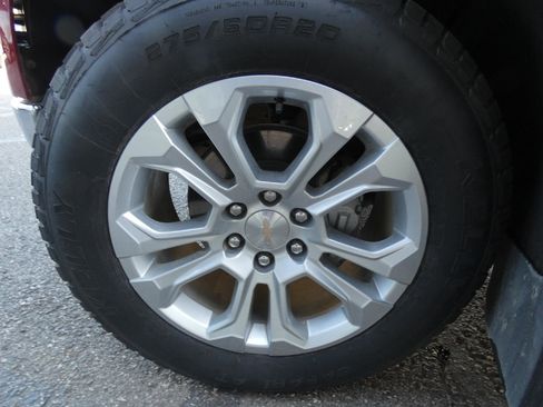 Used 2023 Chevrolet Silverado 1500 LTZ w/ Z71 Off-Road Package AWD/4WD image 8