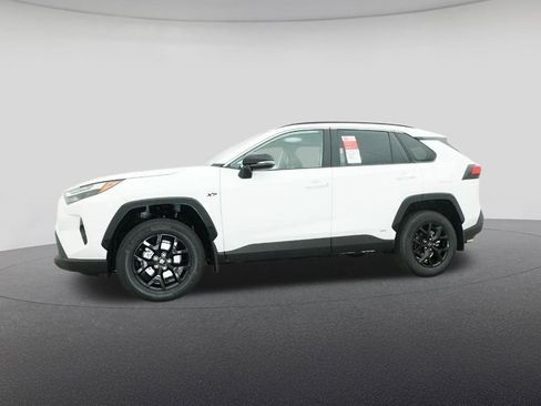 New 2025 Toyota RAV4 XLE image 18