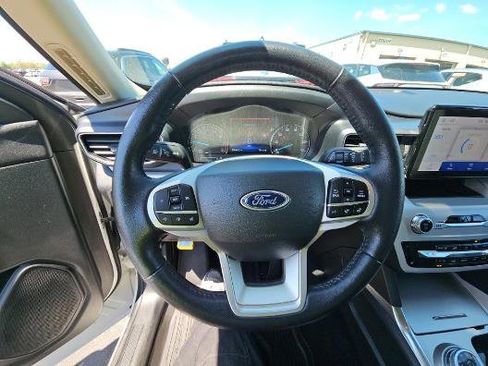 Used 2023 Ford Explorer XLT w/ Equipment Group 202A AWD/4WD image 8