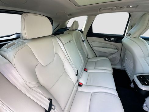 Used 2022 Volvo XC60 B5 Inscription w/ Advanced Package image 29