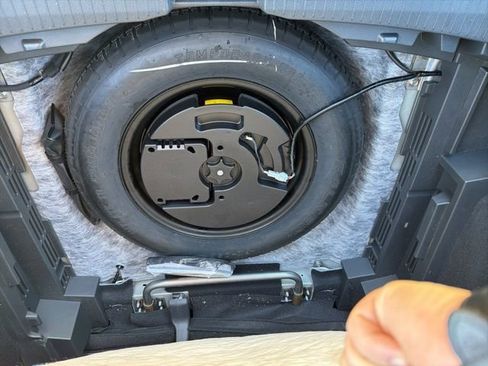 Used 2023 Nissan Rogue SV image 9