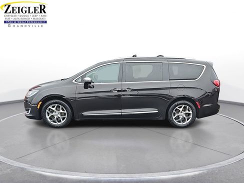 Used 2018 Chrysler Pacifica Limited w/ Advanced Safetytec Group image 8