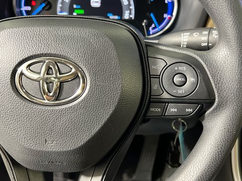 Used 2025 Toyota RAV4 LE AWD/4WD image 20