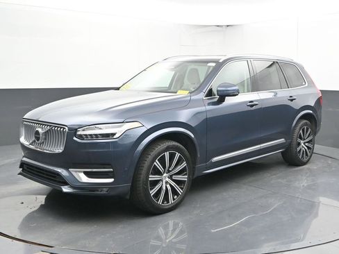 Used 2023 Volvo XC90 B6 Plus image 6